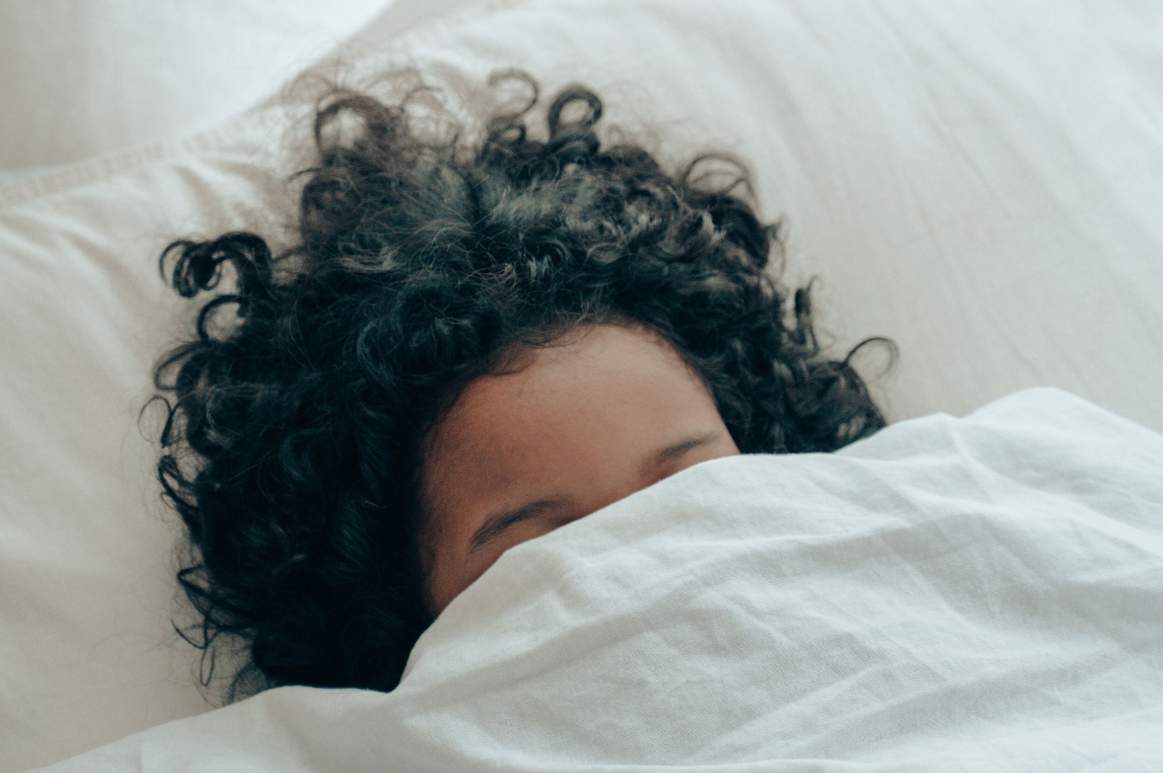 Sleep well, more energy. Photo by Ketut Subiyanto, Pexels
