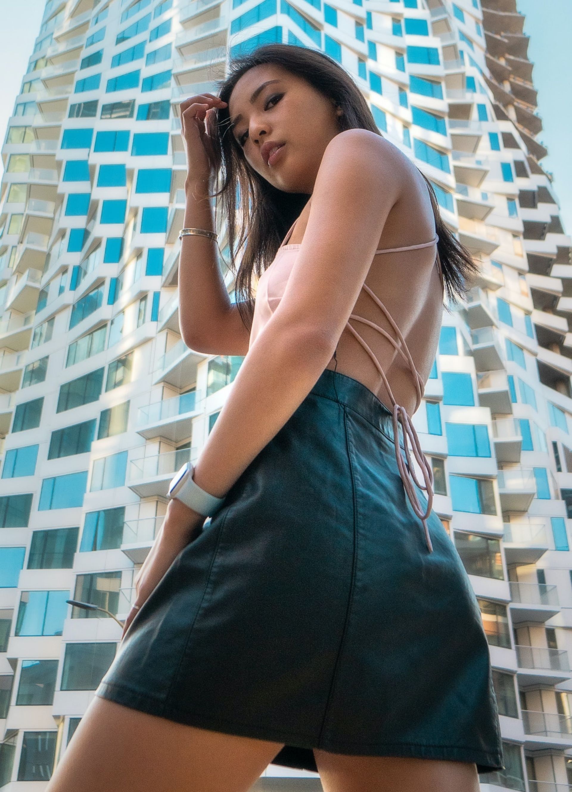 GenZ and 2000s nostalgia in AW21 outfits. Photo by Fran, Unsplash