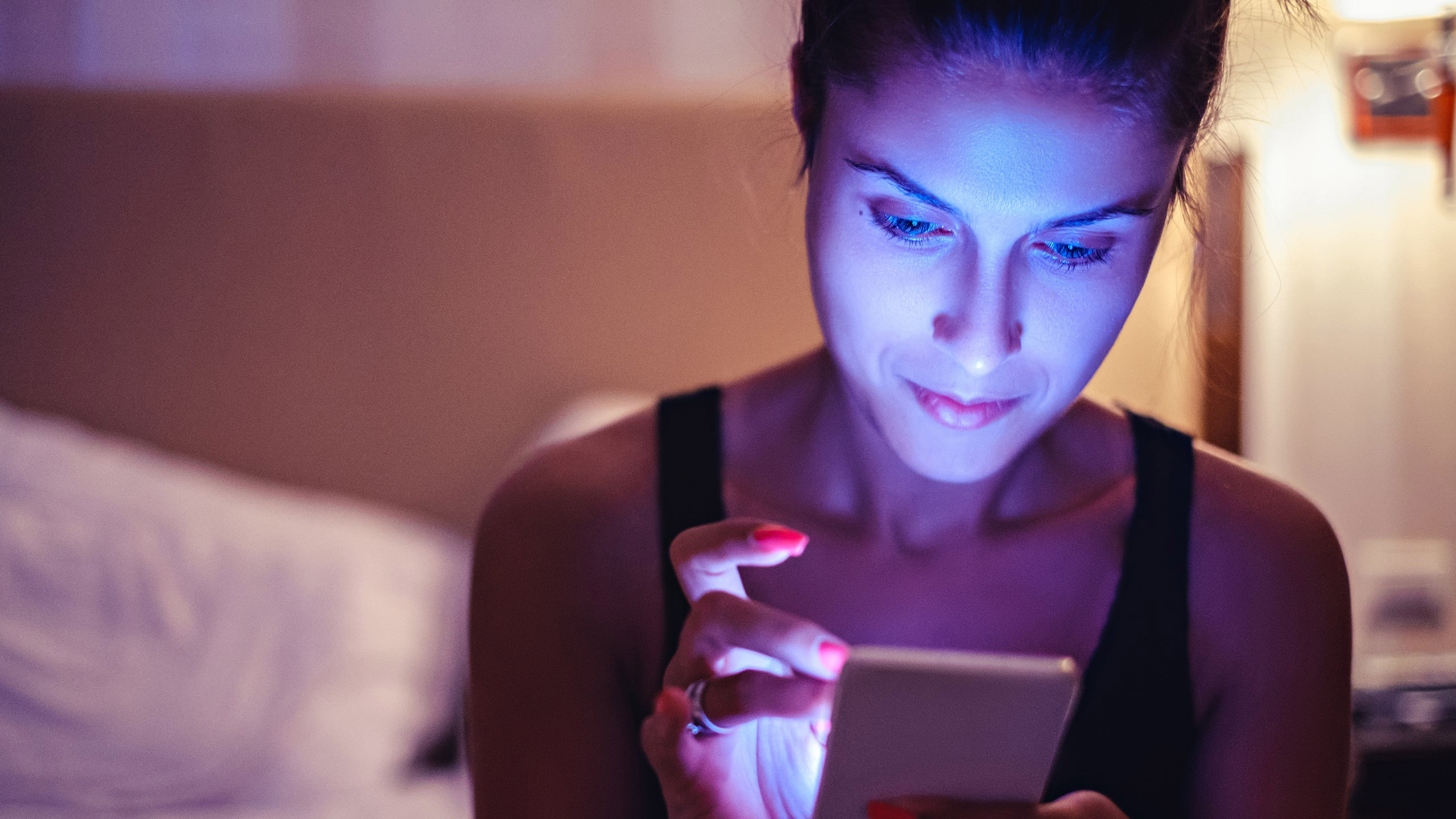 Blue light skin care and 2022 beauty industry trend - Image courtesy of Roccabox
