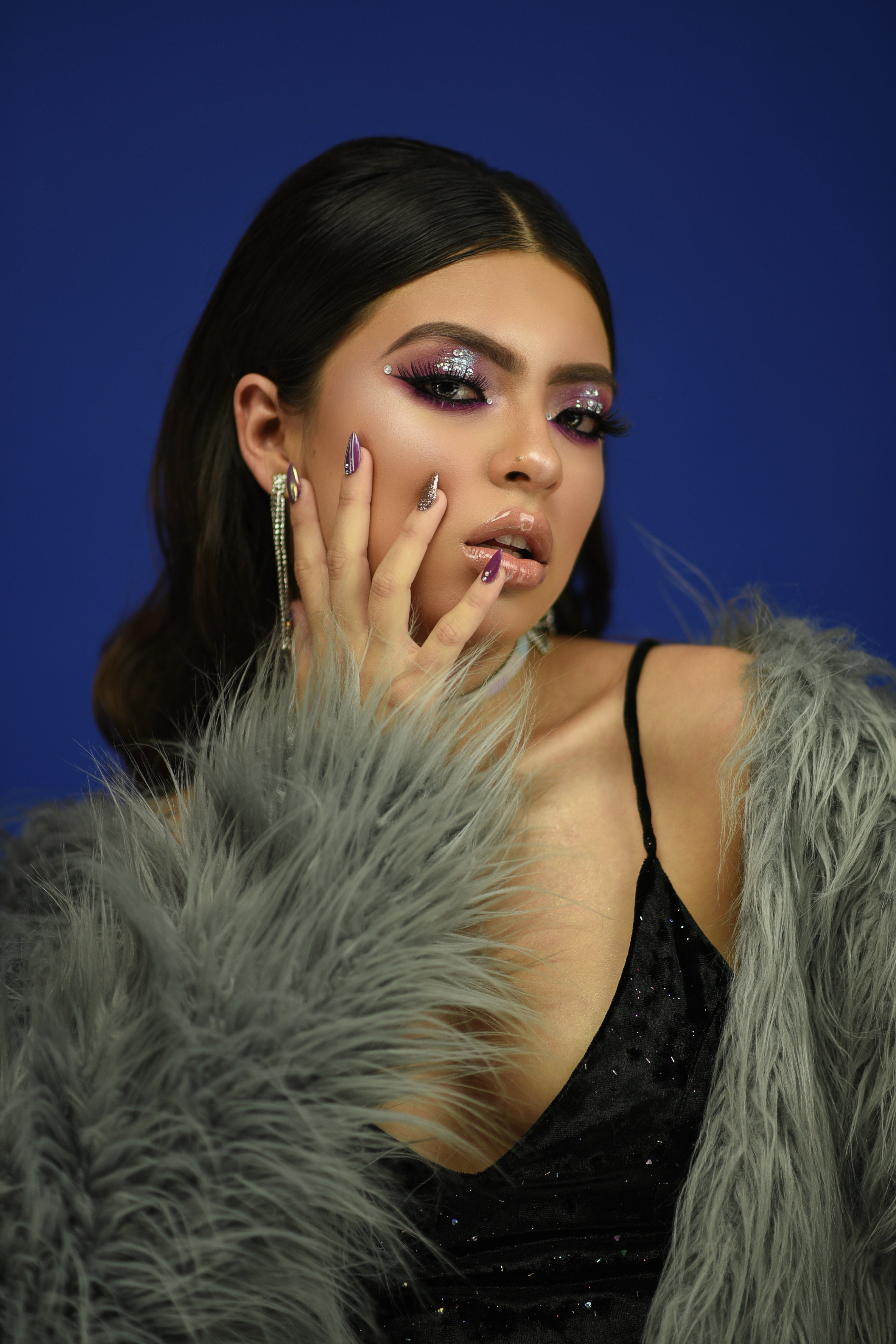'00s-inspired outfits for AW21. Photo by Oswaldo Ibanez, Unsplash