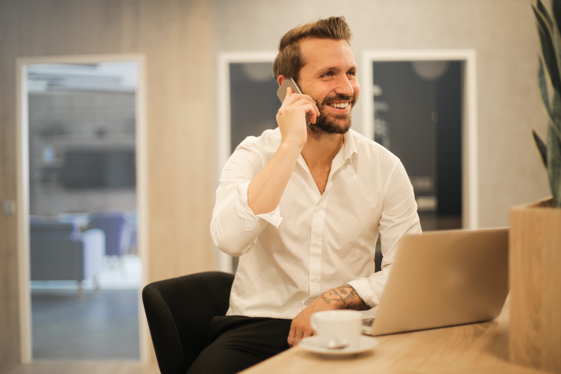 Professional Man's essential, white shirt. Ph. Andrea Piacquadio, Pexels