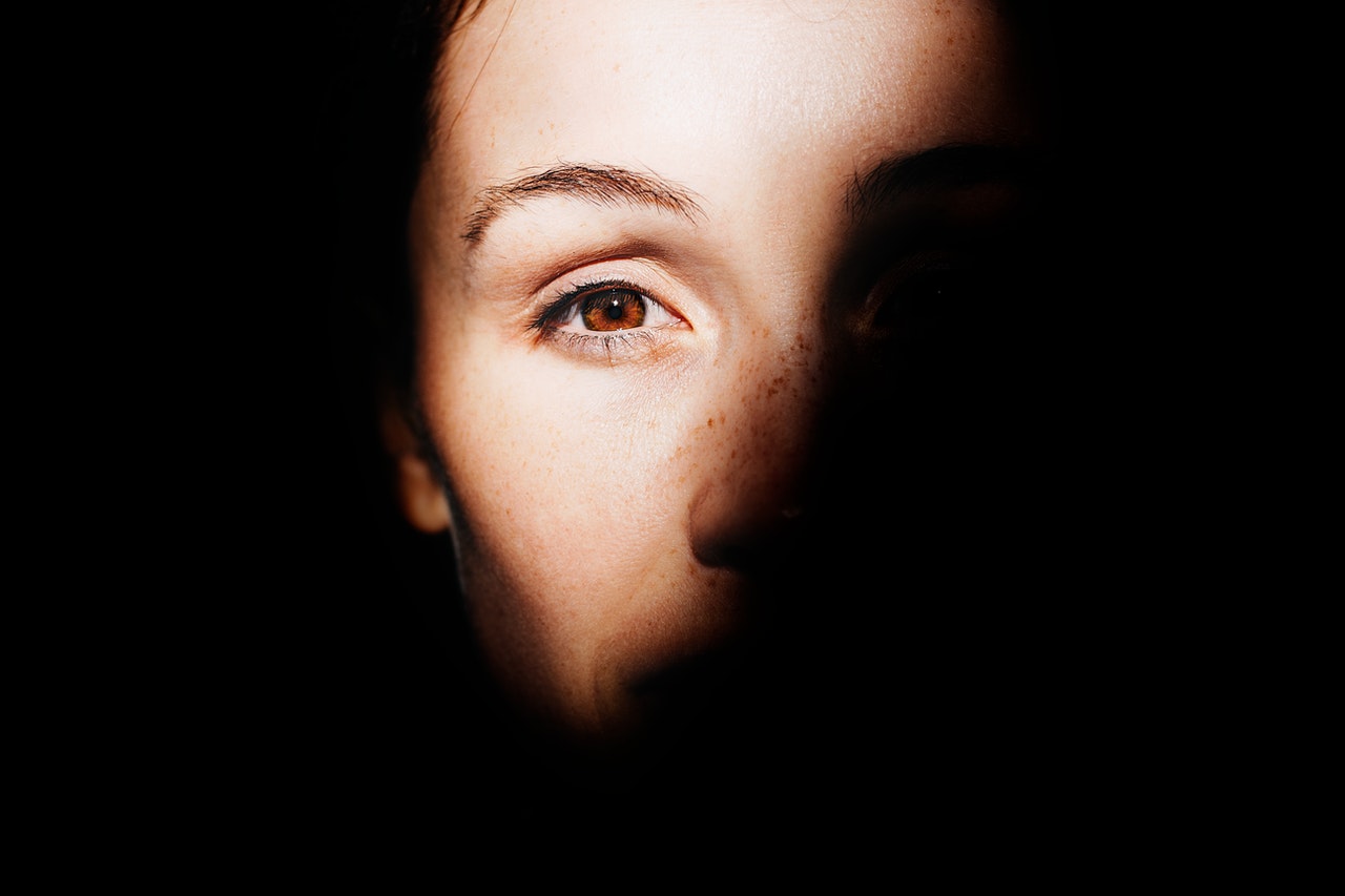 Aesthetic medicine to improve dark circles. Ph. João Jesus, Pexels