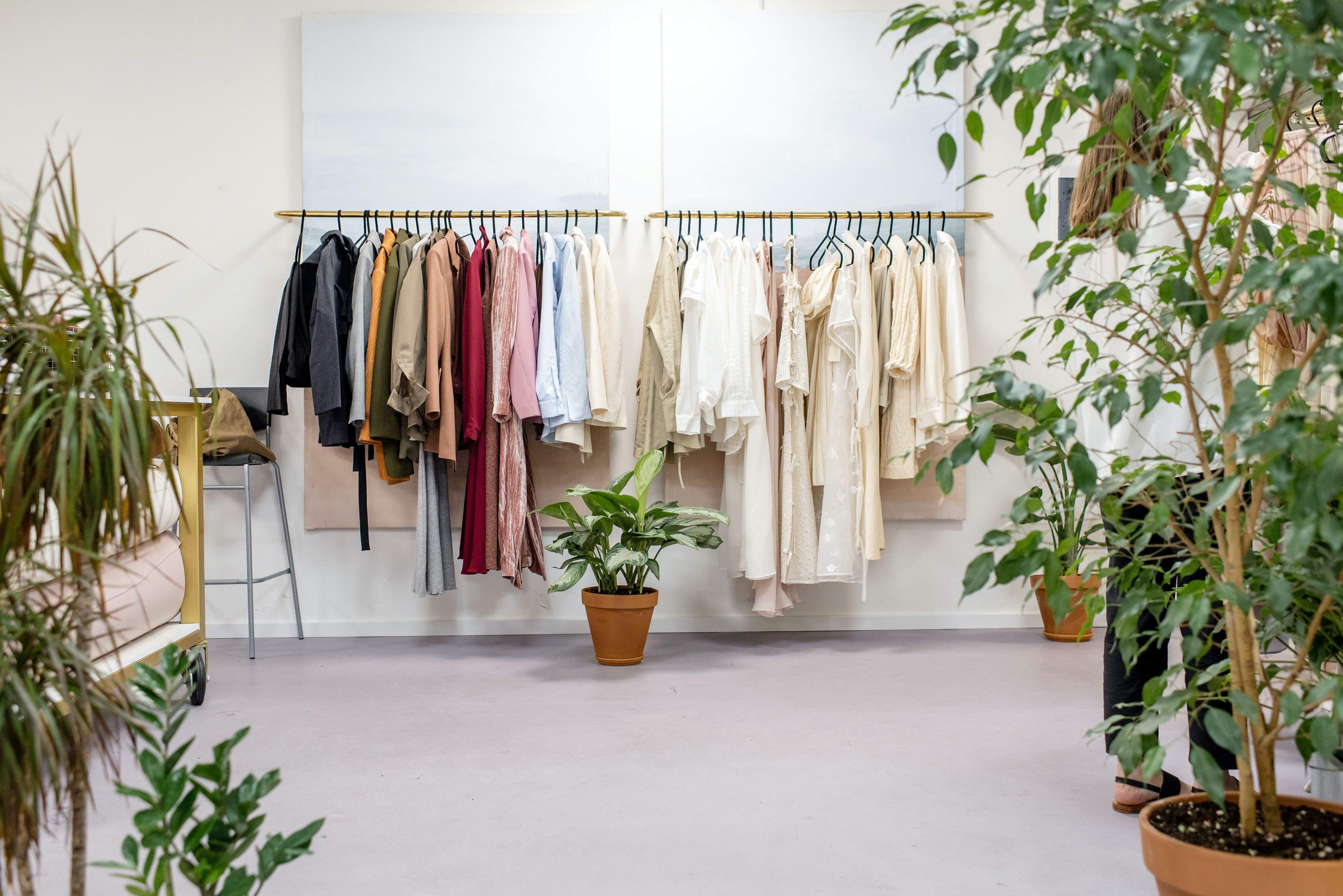 Sustainable fashion labels. Ph. Ksenia Chernaya, Pexels