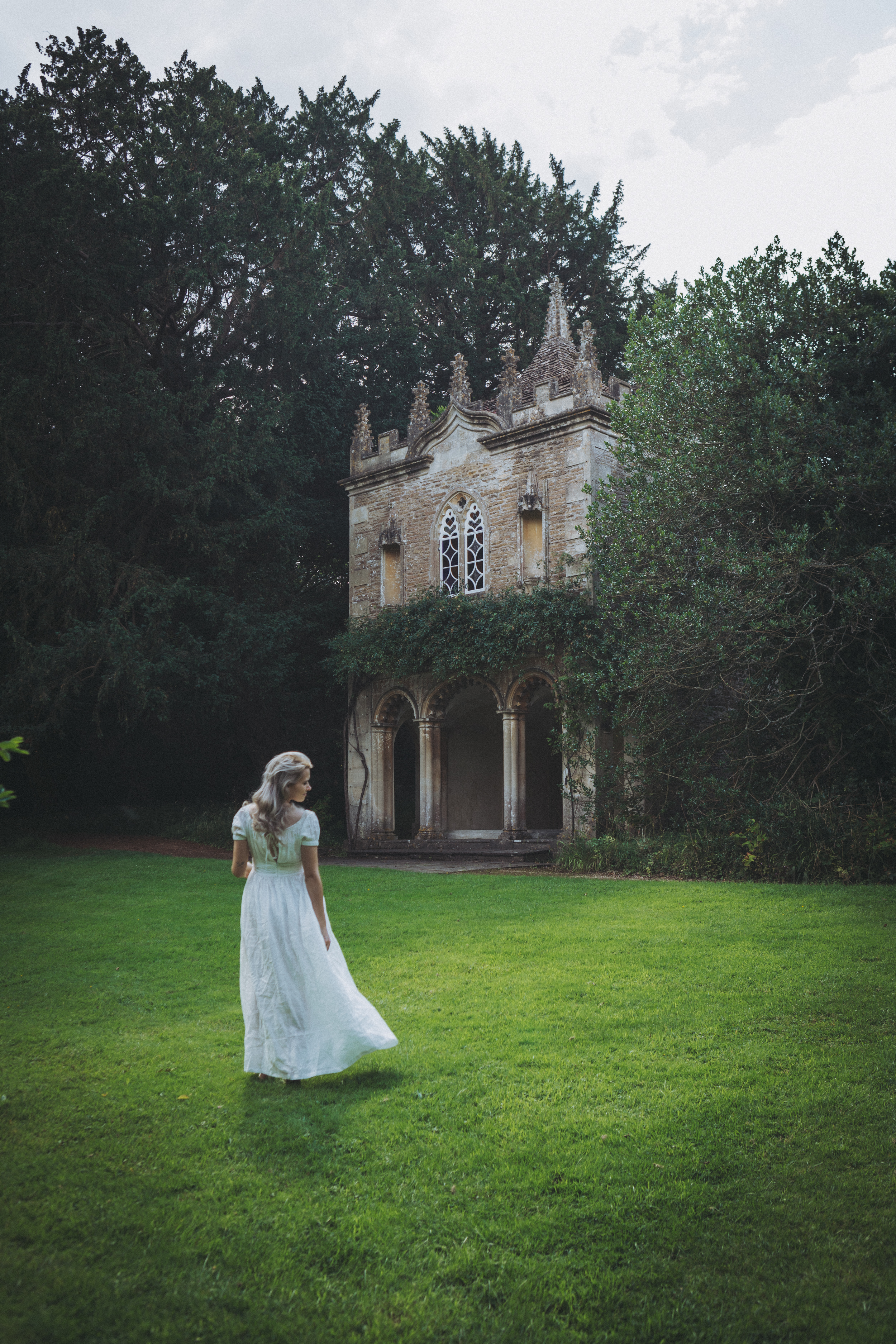 Flowy white vintage dress new