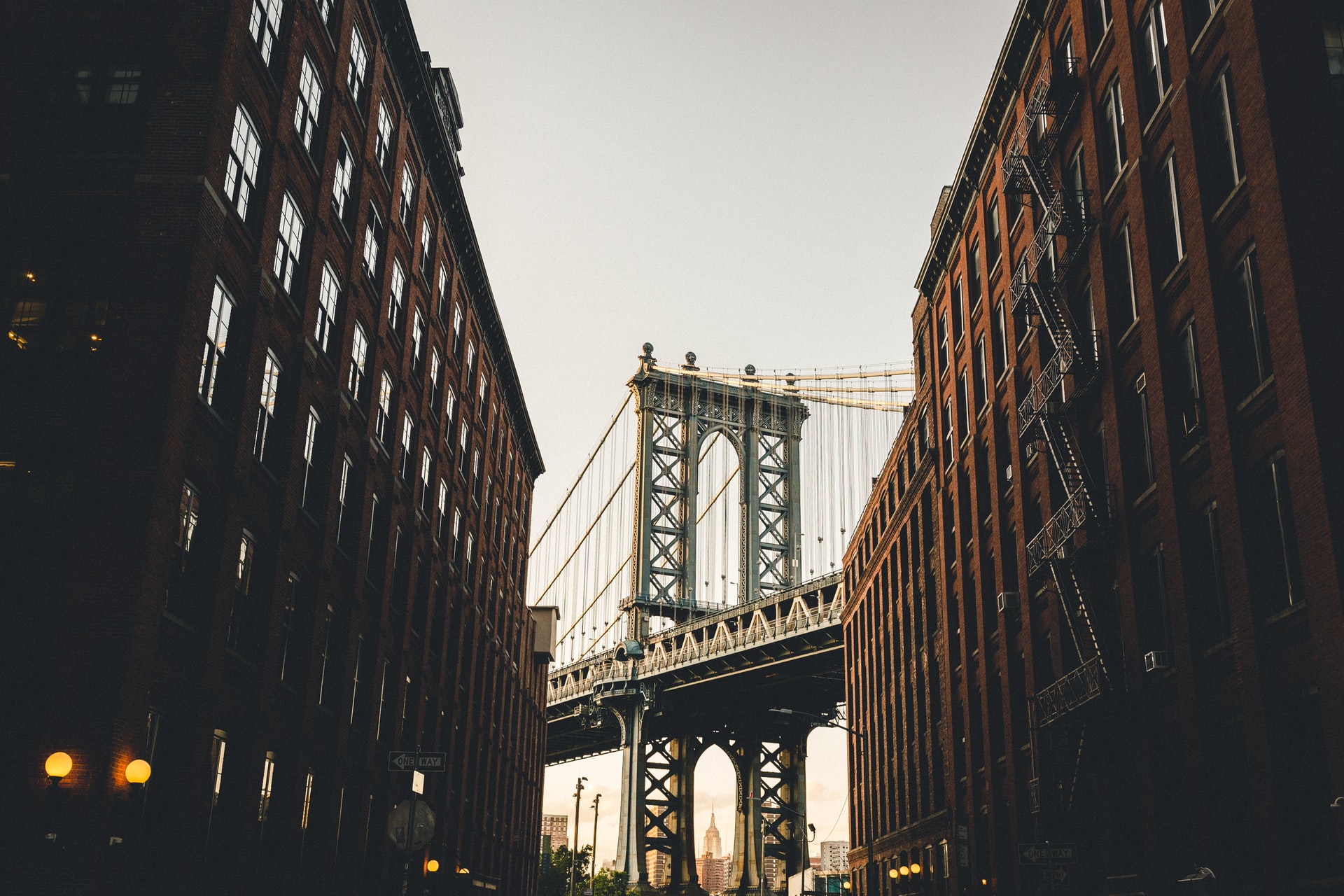 And Just Like That, outfits from New York. Ph. Hieu Vu Minh, Unsplash