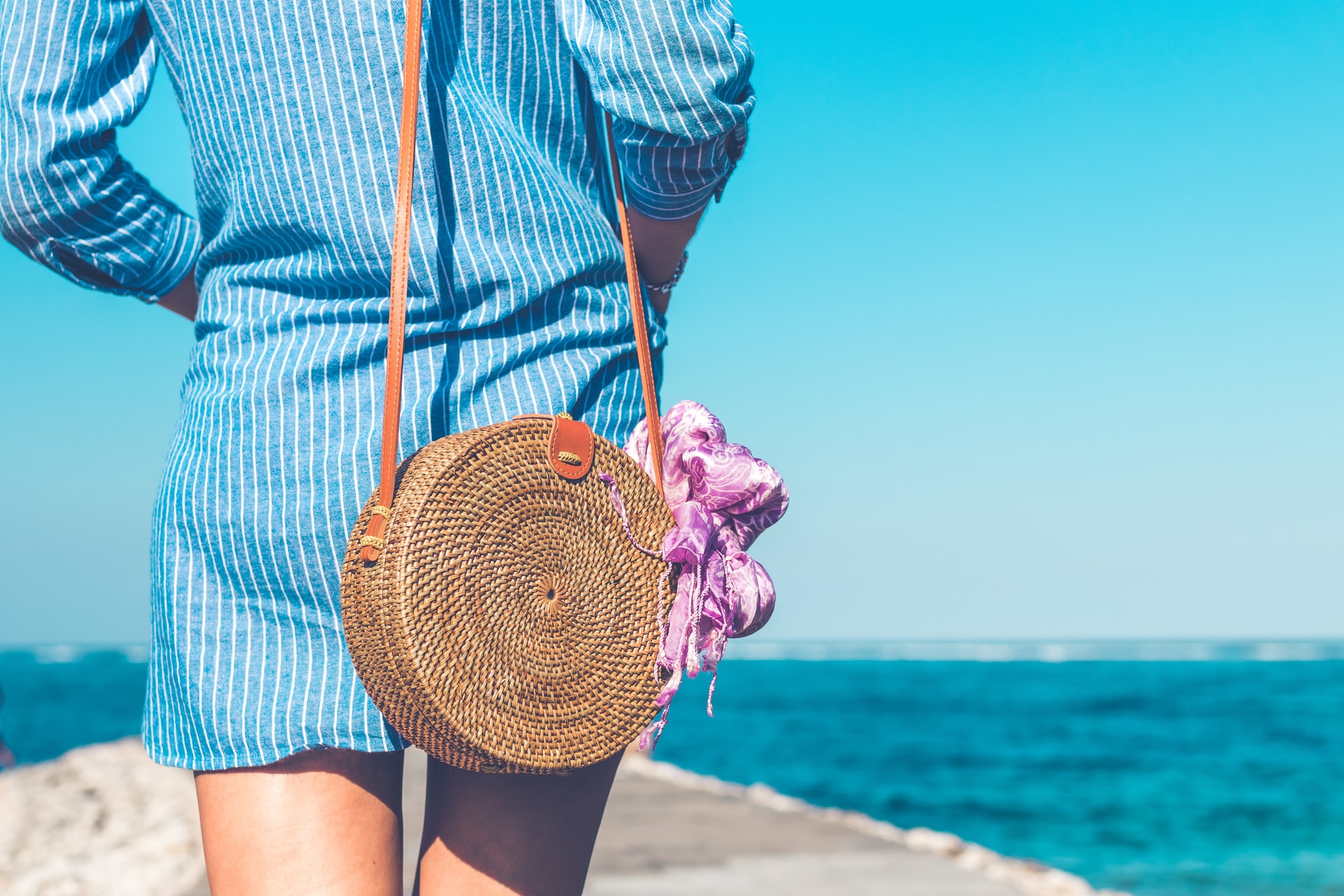 lady carrying a summer bag