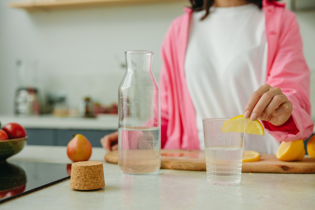 woman preparing a lemon drink